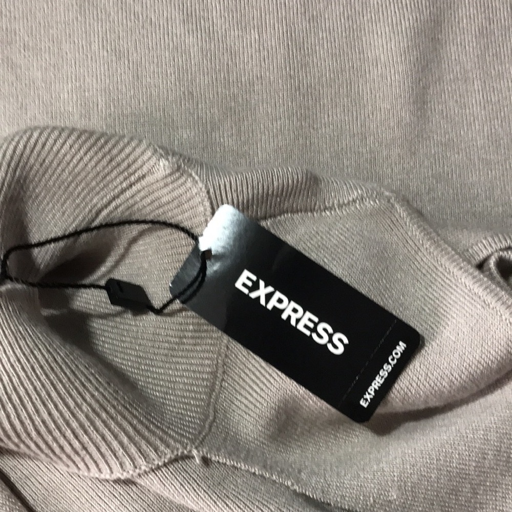 Express, lightweight sweater top, large keyhole front opening - Picture 3 of 8